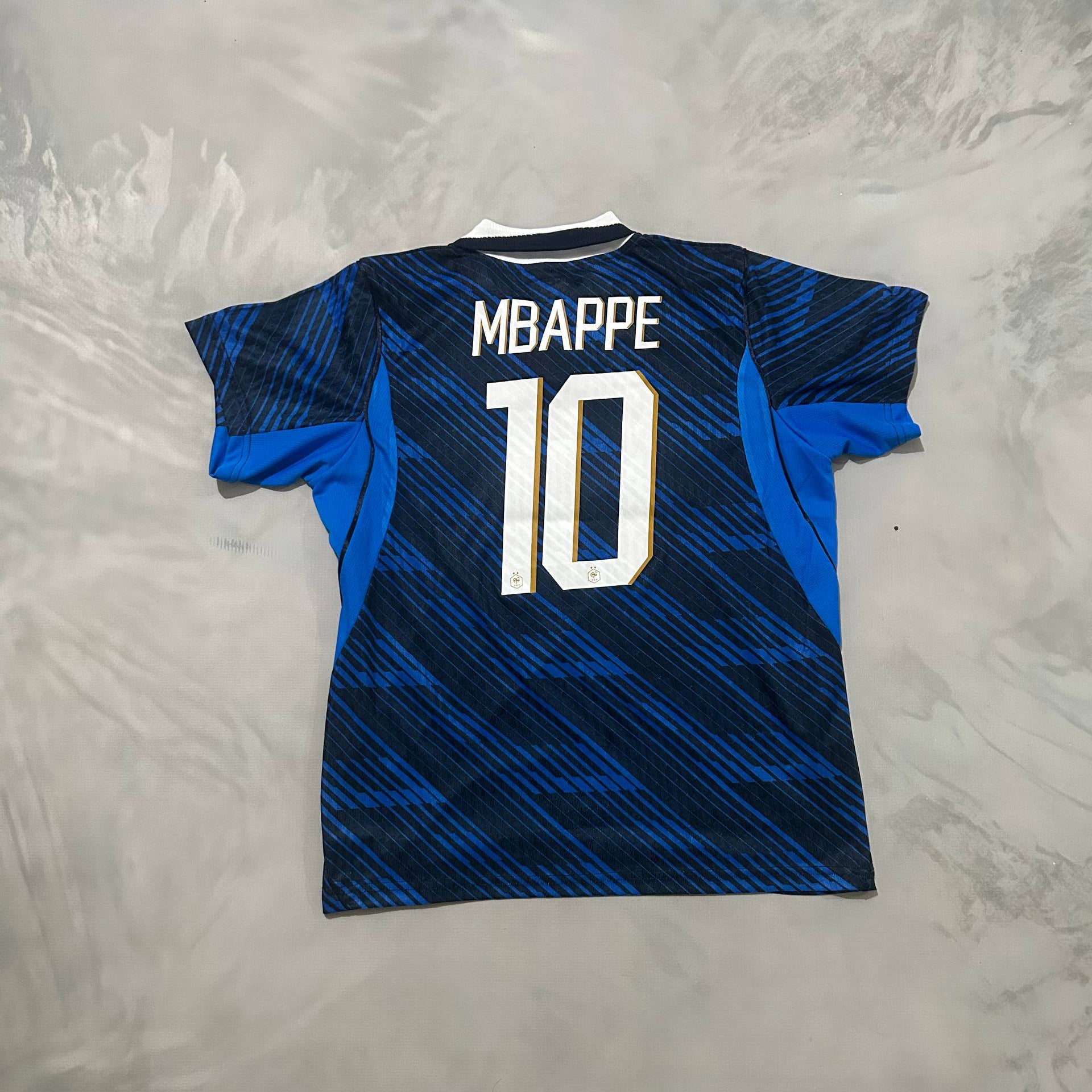FRANCIA LOCAL MBAPPE TERMOSELLADA