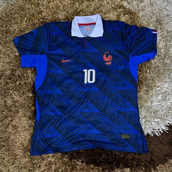 FRANCIA LOCAL MBAPPE TERMOSELLADA